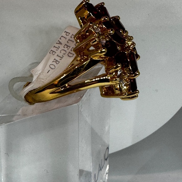 Vintage Gold Electroplated Ring Cocktail Size 10 Marquise Shaped Cut Red Crystal - Picture 4 of 16